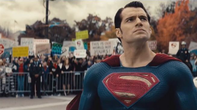 Gute Nachrichten: Henry Cavill hat immer noch seinen Superman-Umhang